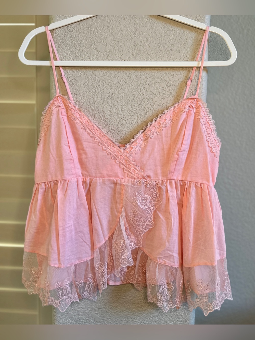 NWT Ruffle/Lace Tank - Pink - Size L - Iris